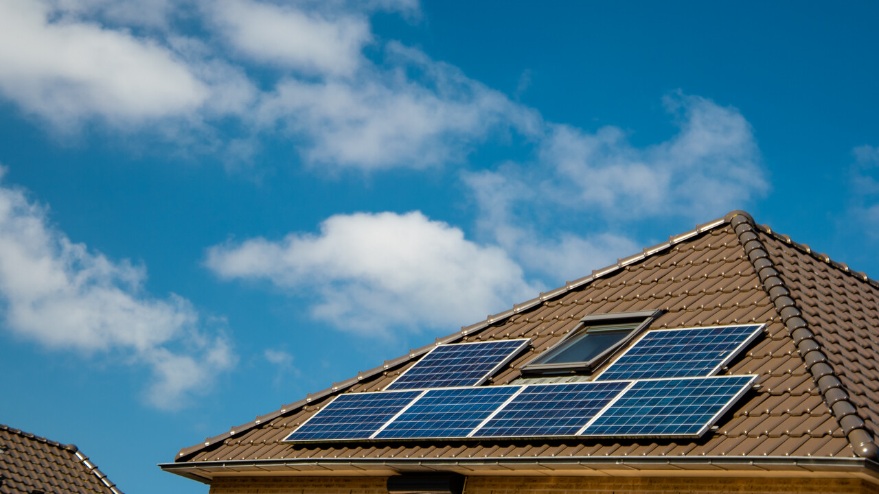 newly-build-houses-with-solar-panels-attached-on-t-2023-11-27-05-10-18-utc_Easy-Resize.com